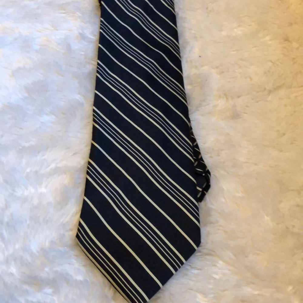 Beautiful Cavallini Beverly Hills Black and Gold Tie